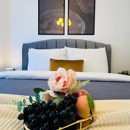 Premium Escape - Bright By Sunlake Apartment