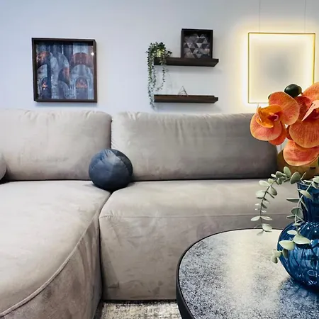 Premium Escape - Bright By Sunlake Apartment