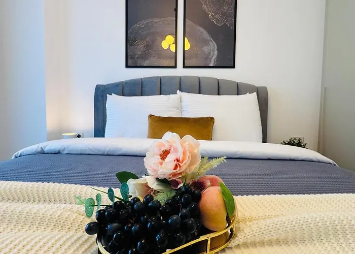 Premium Escape - Bright By Sunlake Apartment